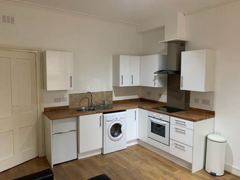 MODERN 1 BED GROUND FLOOR FURNISHED FLAT, PERTH