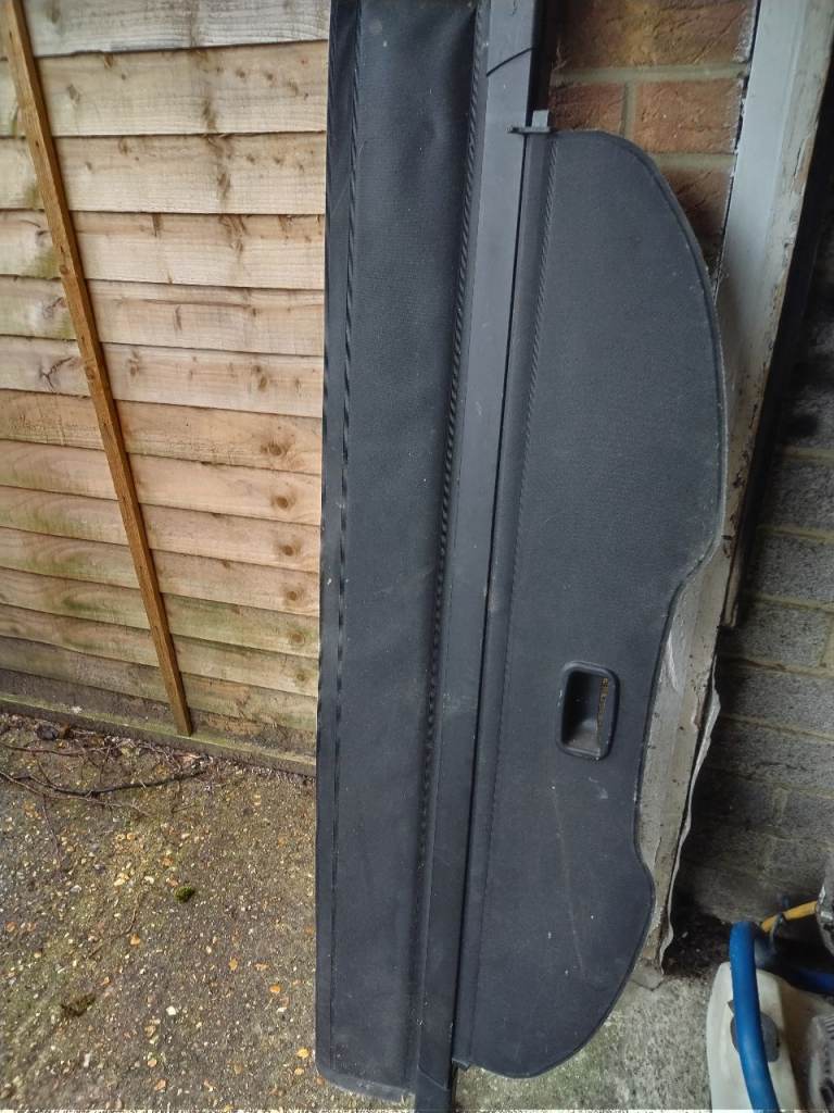 Ford galaxy rear roller boot cover selling as not needed anymore 