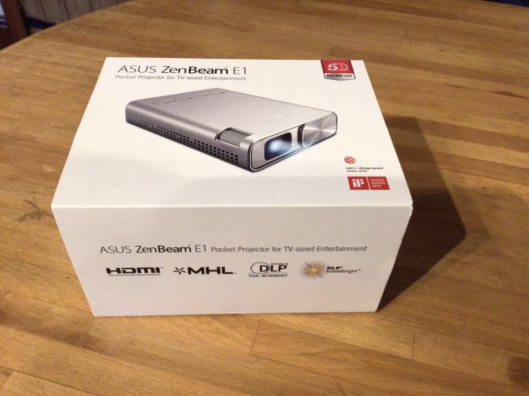 ASUS ZenBeam E1 Led pocket projector with sound bar and 86” screen.