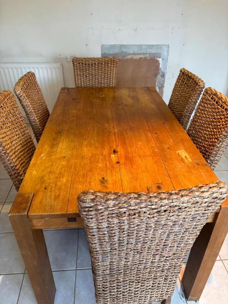 Next extendable Hartford dining table Chairs