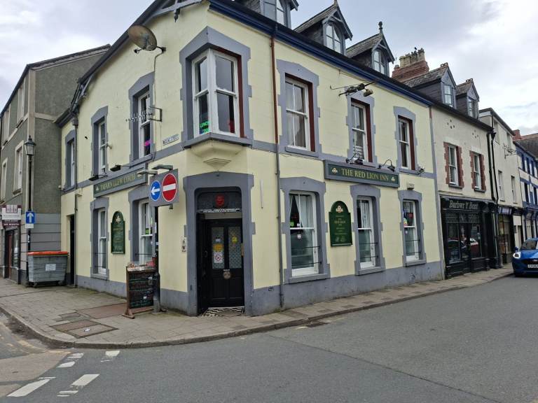 The Red Lion, Llanrwst – Freehold Public House with Letting Rooms & Beer Garden