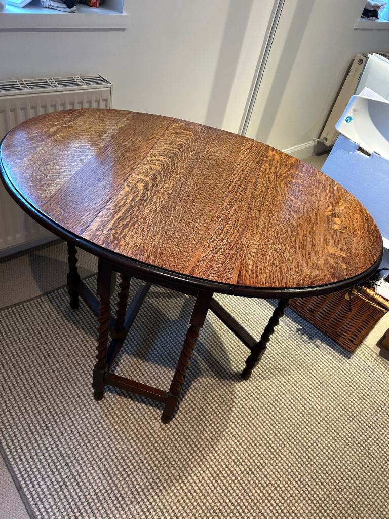 Antique table / dining table