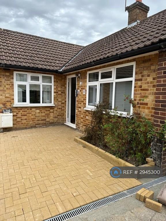 2 bedroom house in The Spinney Granville Road, London, N12 (2 bed) (#2945300)