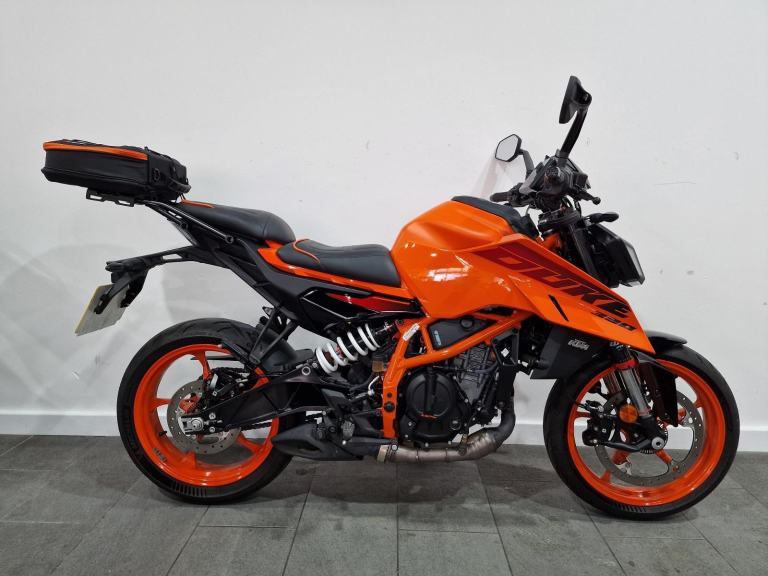 2024 KTM 390 Duke, 942 Miles, First Service Done, Heated Grips, Comfort Seat
