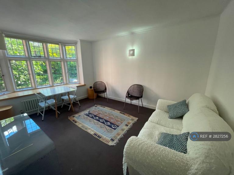 1 bedroom flat in Queen Court, London, WC1N (1 bed) (#2827256)