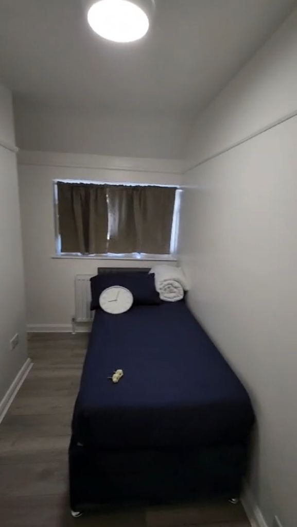 Spacious & Cosy Single Room For Rent AT EN5 2QE