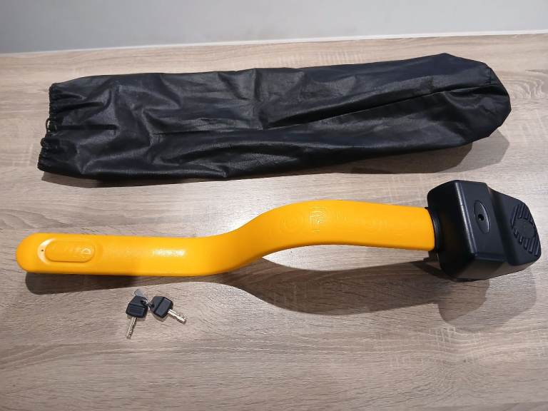 Steering wheel lock/immobiliser