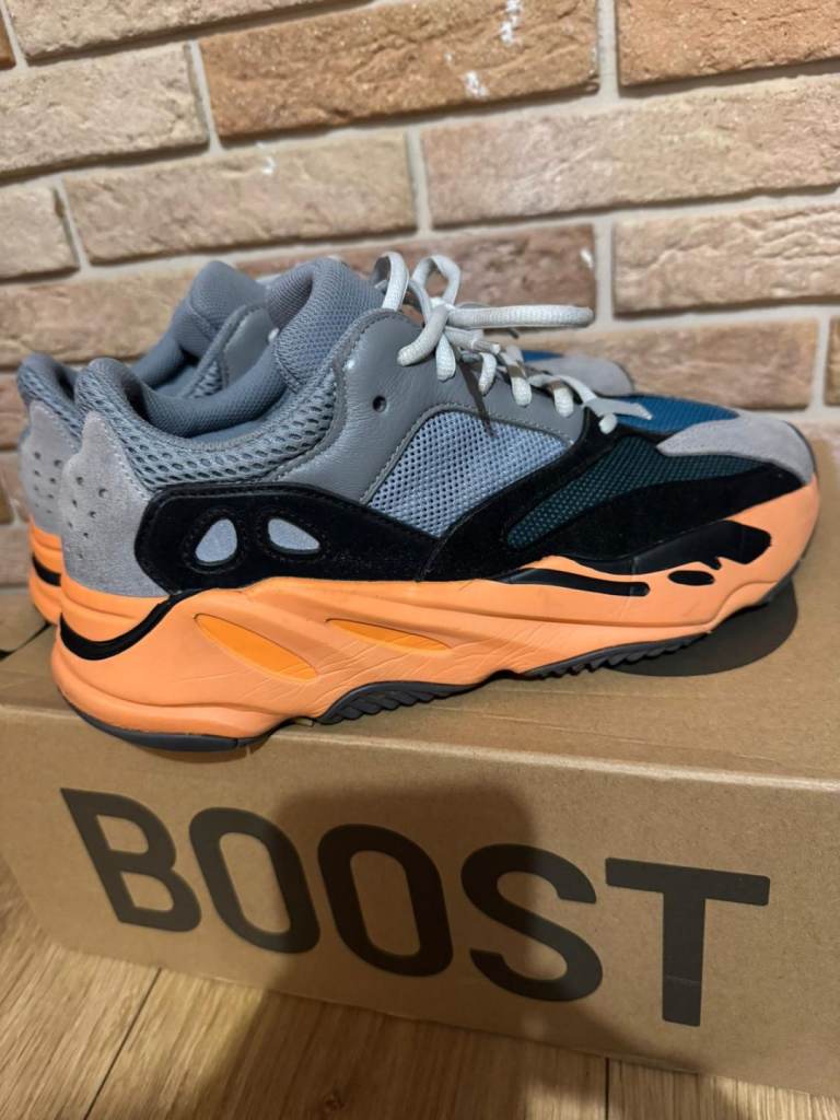 Yeezy boost 700 trainers size 9 