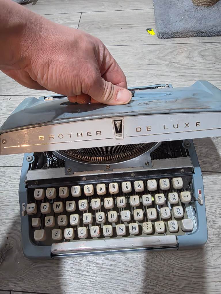 Vintage/abandoned Brother De Lux typewriter 