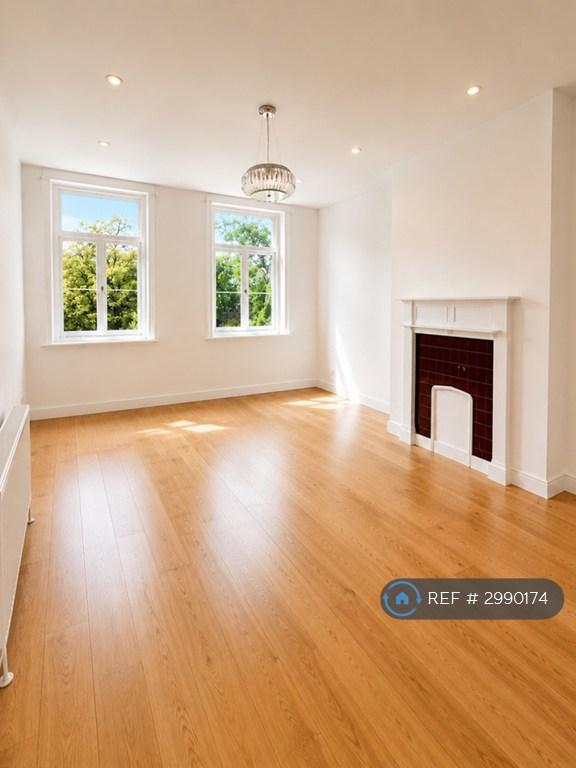 2 bedroom flat in Camberwell Grove, London, SE5 (2 bed) (#2990174)
