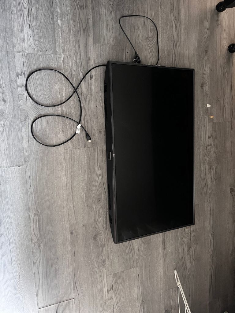 LG 43-inch Smart TV (43LH604V) – Good Condition