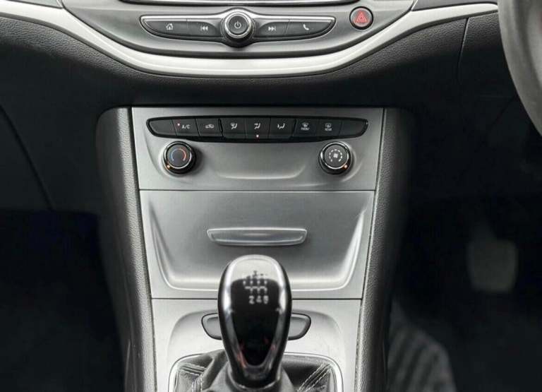 2017 Vauxhall Astra 1.4T 16V 125 Design 5dr HATCHBACK PETROL Manual