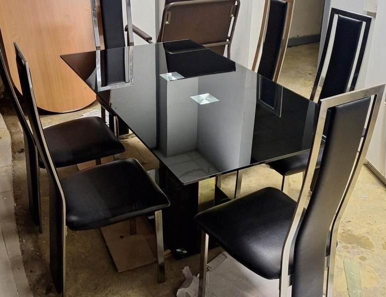 Table + 6 Chairs