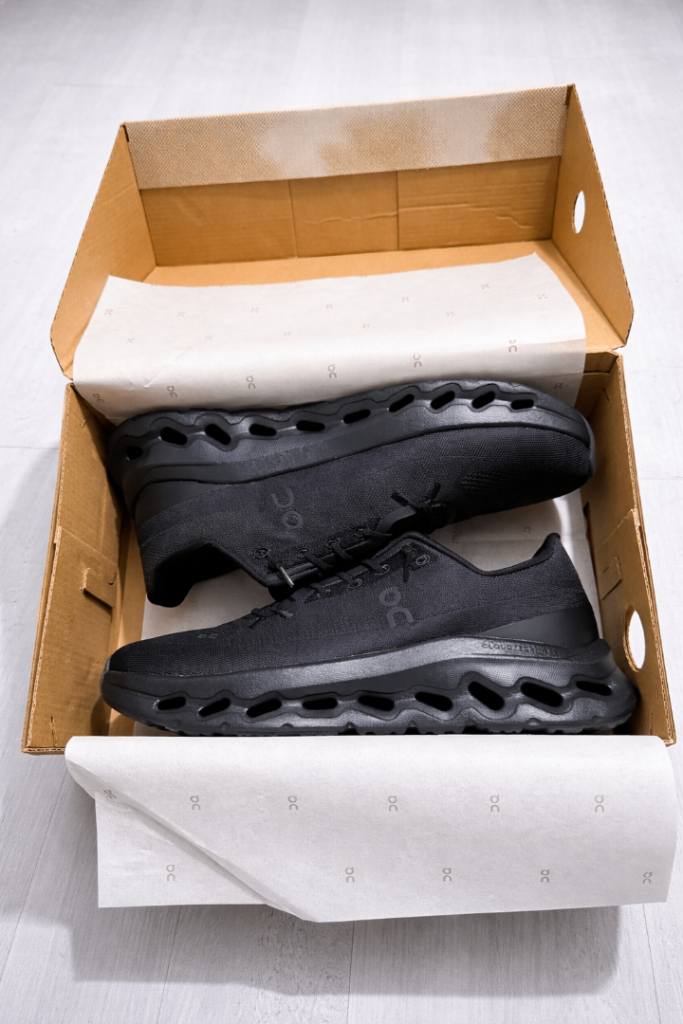 On Cloud Tilt TrainersUK Size 9 Men's Black Running Shoes