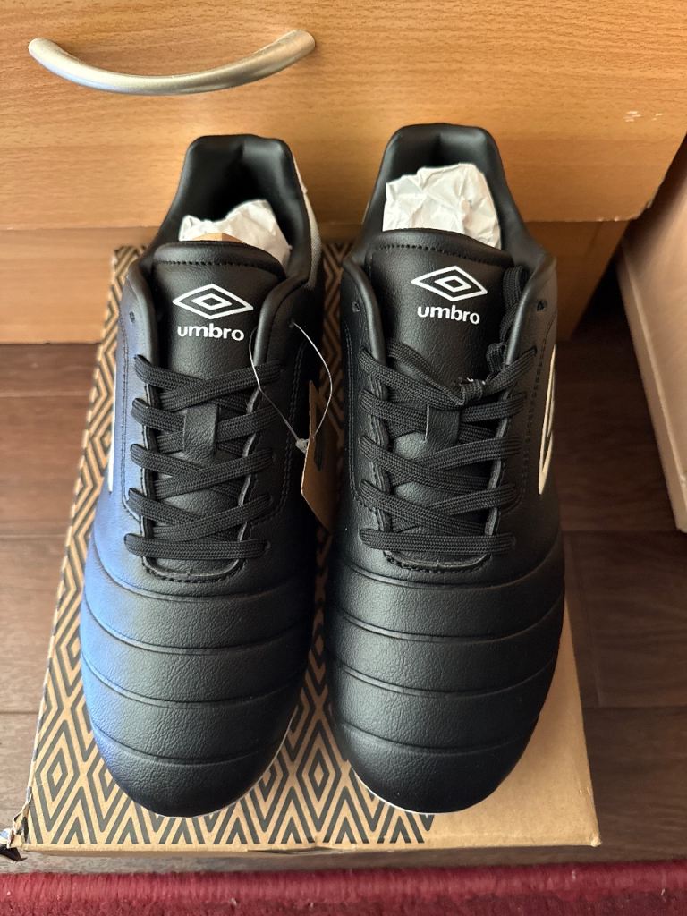 Umbro calcio football shoes never used uk 6