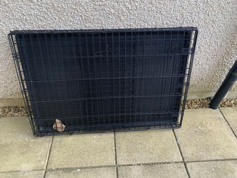 Medium sized dog crate 