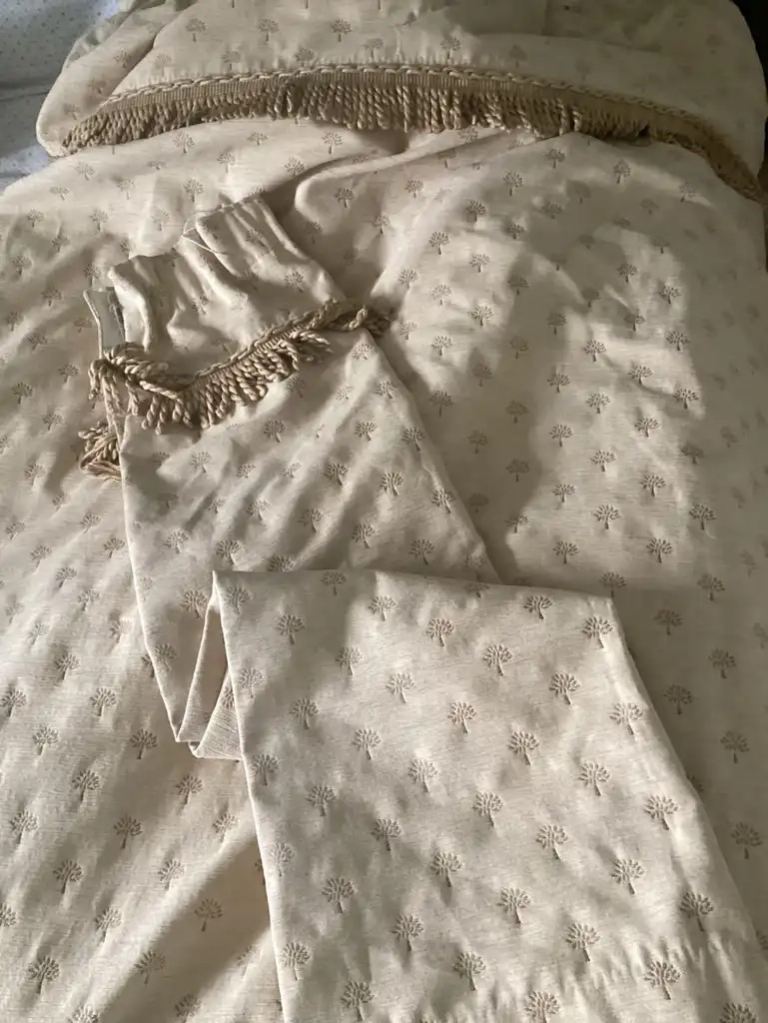 image for Heavy good quality curtains (mulberry style design)