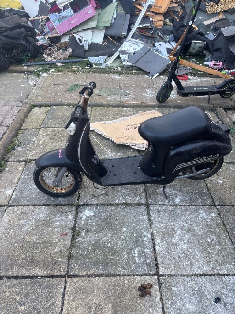 Razor electric kids moped