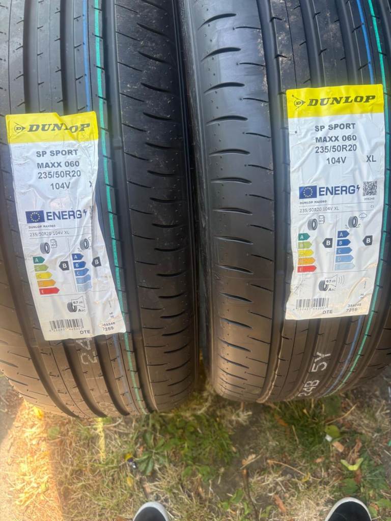 2x Dunlop sp sport maxx 235/50/20 104v