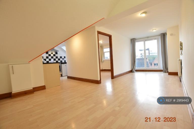 1 bedroom flat in T L House, Luton, LU1 (1 bed) (#2919443)