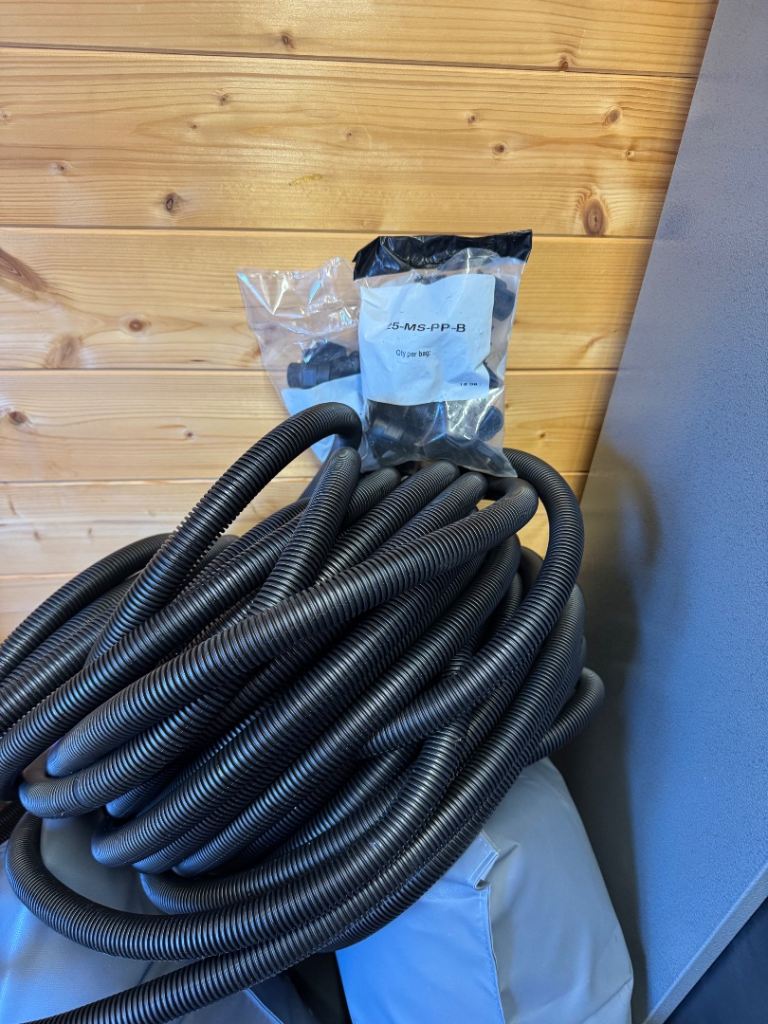 Flexible 25mm conduit with glands closed 50m