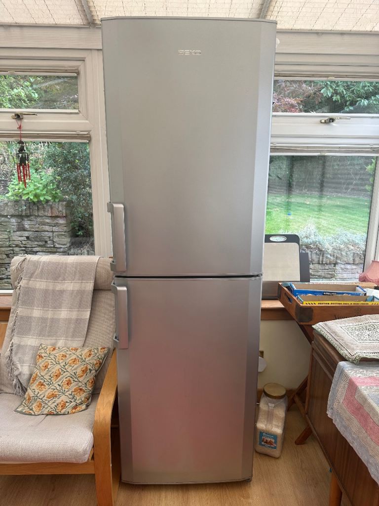 Beko Freestanding Fridge Freezer – Silver, Good Condition