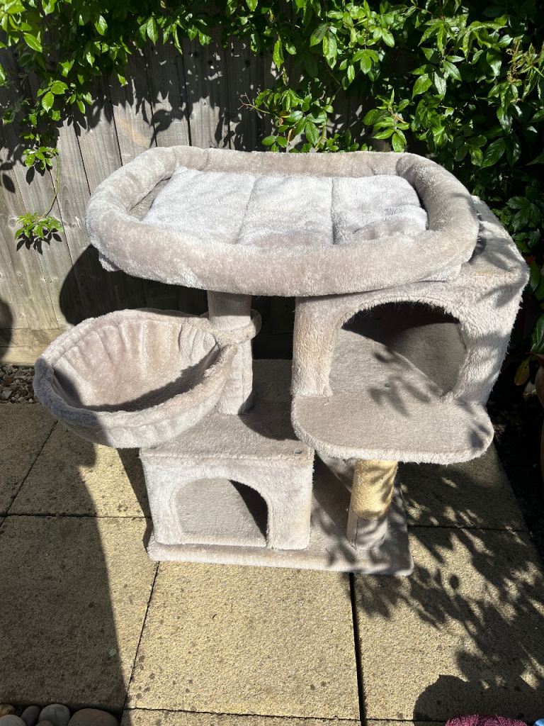 Cat tree