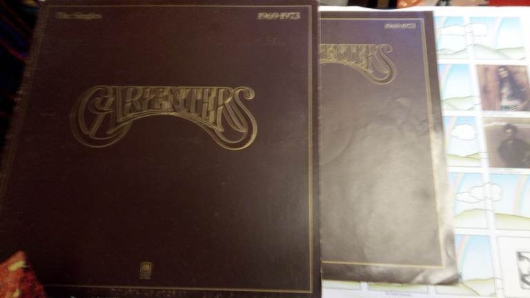Carpenters The Singles 1969-1973 AND  BOOKLET –NR MINT RECORD ALBUM