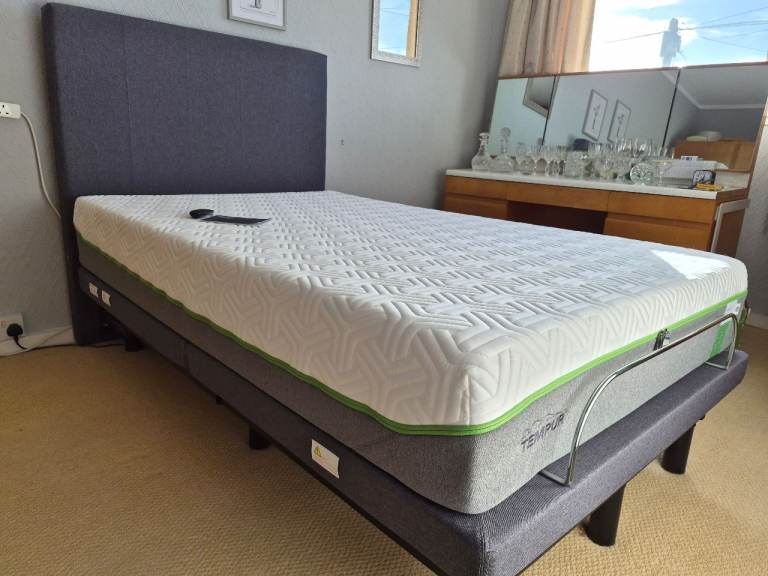 Sleepmotion 200i SD 4ft electric bed and Tempur mattress 