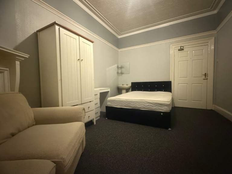 Room in a shared House, DN2