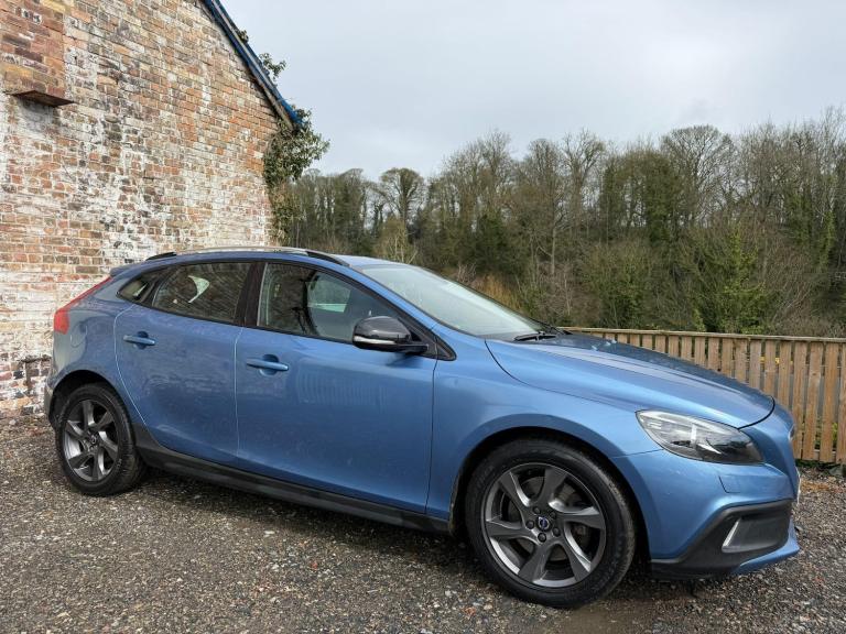 2016 Volvo V40 Cross Country 2.0 D2 Lux Auto Euro 6 (s/s) 5dr HATCHBACK Diesel Automatic