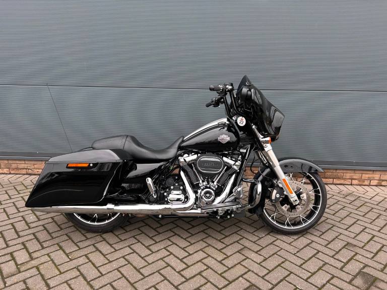 2022 Harley-Davidson TOURING FLHXS STREET GLIDE SPECIAL FLHXS Custom Colour/Black Engine (21MY) C...