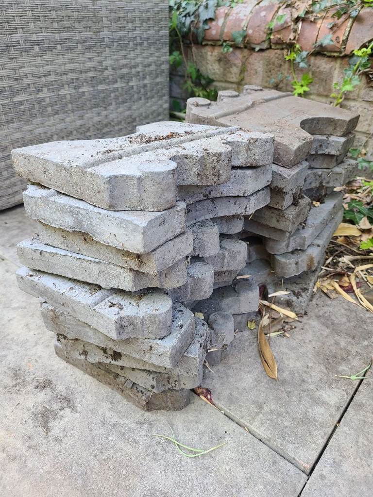 22 Grey Concrete Edging Blocks