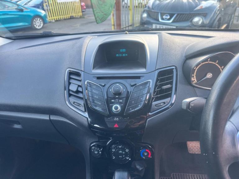 2014 Ford Fiesta 1.6 Zetec 5dr Powershift HATCHBACK PETROL Automatic