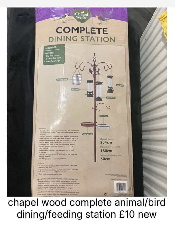 chapel wood complete animal/bird dining/feeding station £10 new