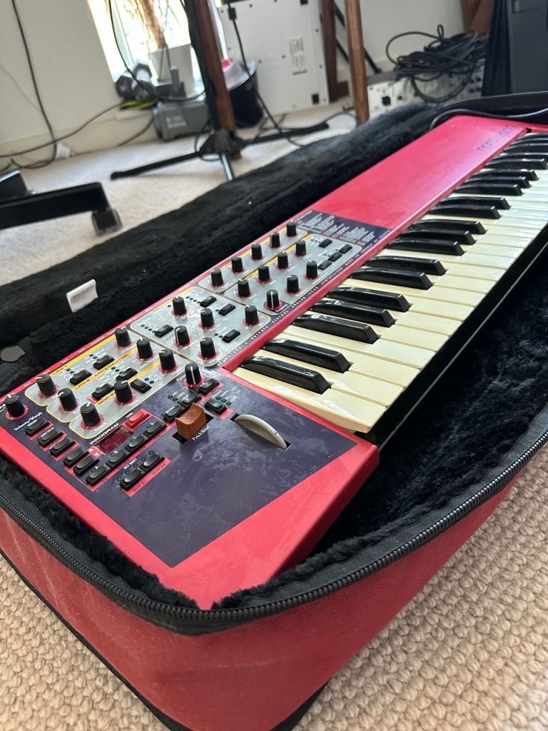 Nord Lead 2 (49-key) + Original Nord Gig Bag