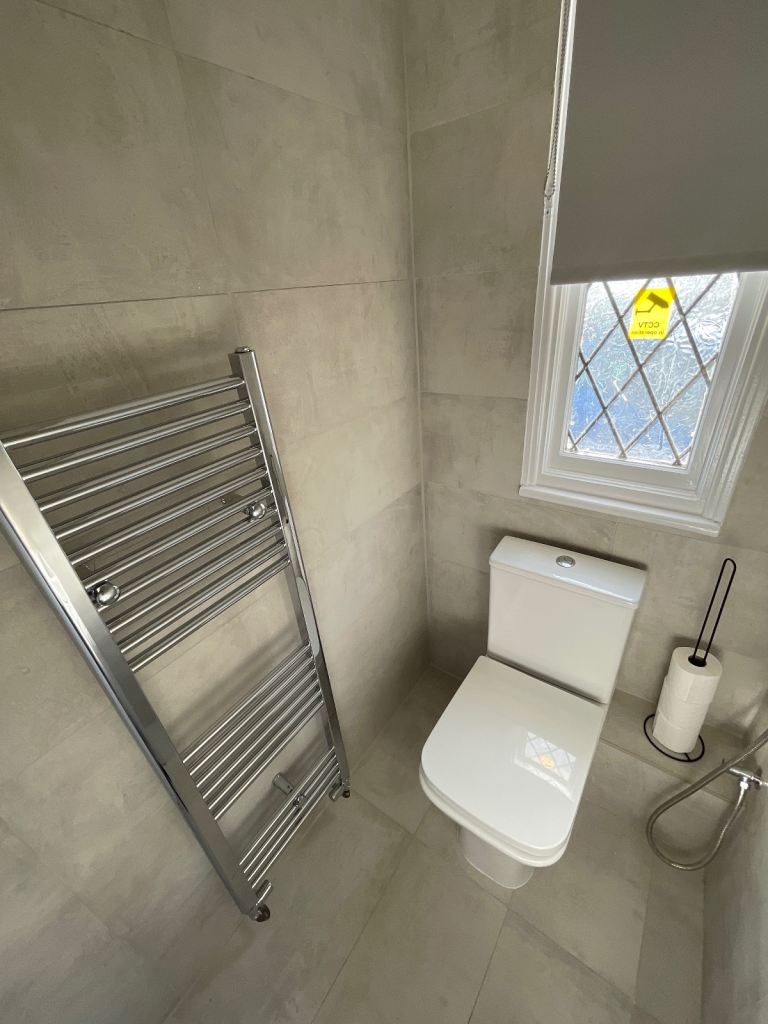 STUNNING FULLY FURNISHED 3 BED + FREE PARKING (Contractors & Professionals) - All Bills Included 