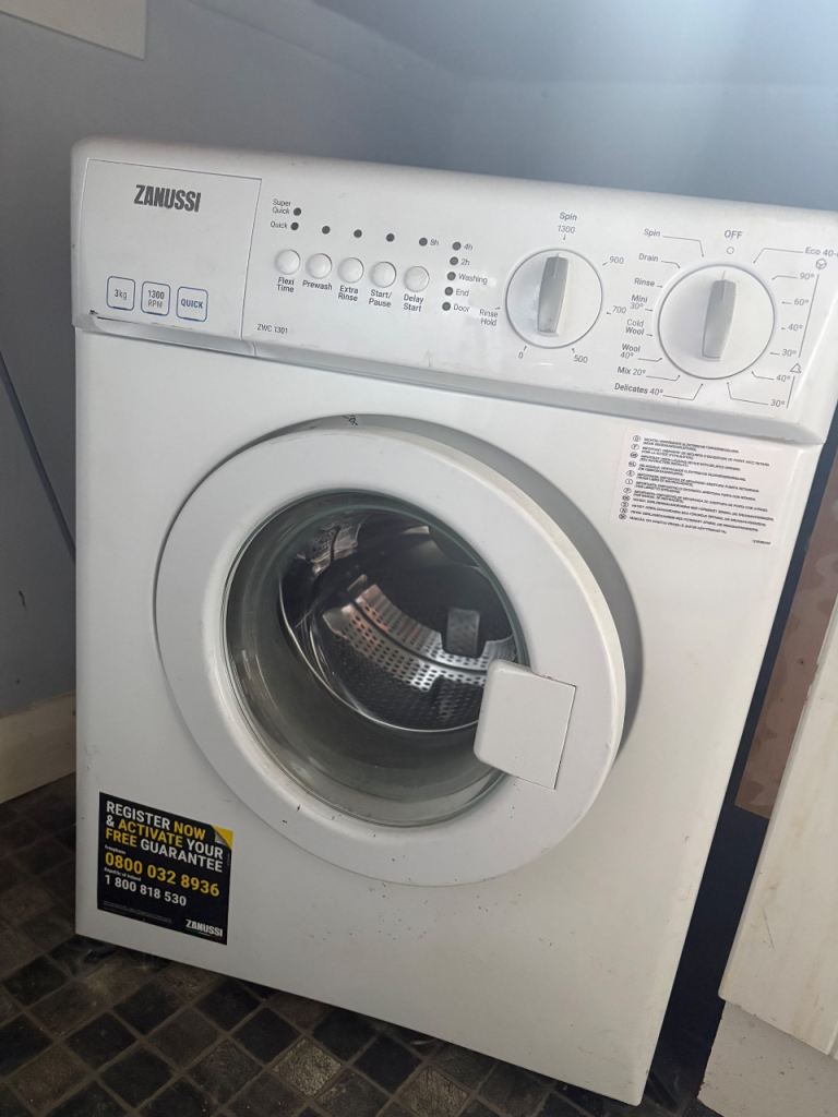 ZANUSSI ZWC 1301 COMPACT WASHING MACHINE IDEAL FOR STUDIO OR SMALL FLAT.