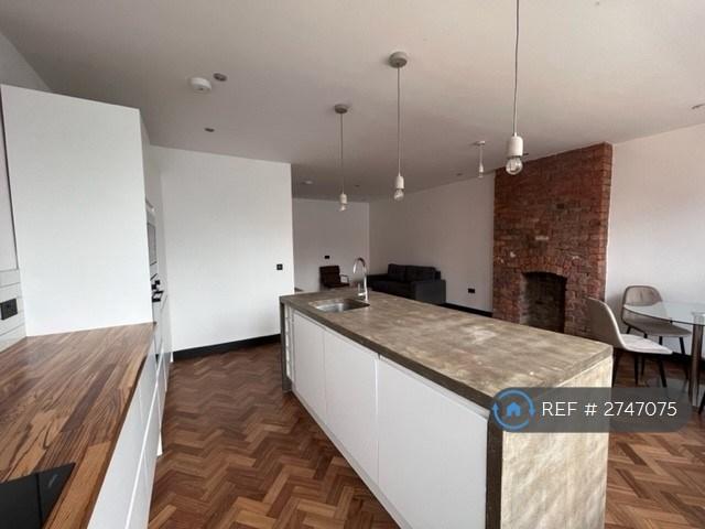 3 bedroom flat in Spear Building, Manchester, M1 (3 bed) (#2747075)