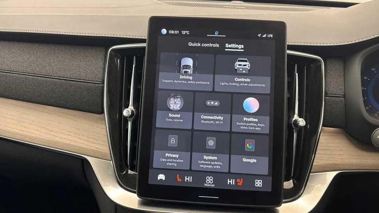 2025 Volvo XC90 Plus, T8 AWD Plug-in hybrid, Electric/Petrol, Dark, 7 Seats ( 360* Camera ) ESTAT...