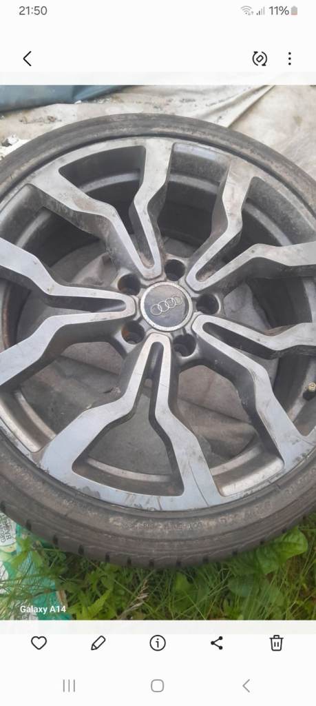 Audi 18 in alloy wheel with good trye