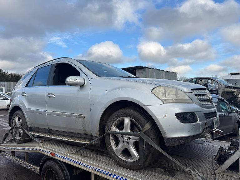 Mercedes mk320 3.0 v6 2008 silver BREAKING FOR PARTS 
