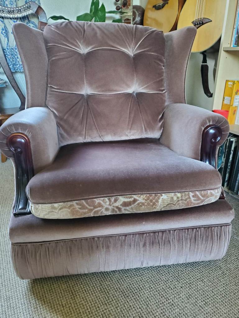 Free Comfy Armchair 