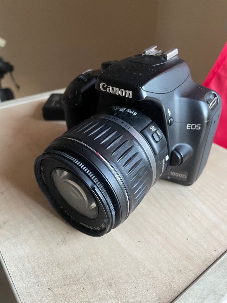 Canon DS126 191 (comes with battery and charger) 
