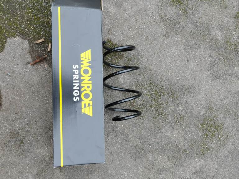 Pair of Monroe OESpectrum Front Coil Springs SP2293 for Audi A3 VW Golf MK5