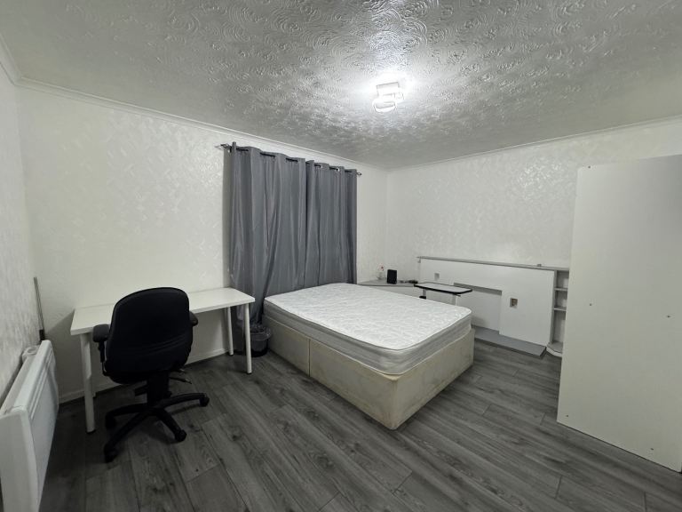 Large double bedroom close to Aston uni