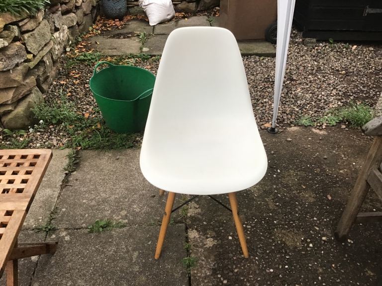 Chair Eames style
