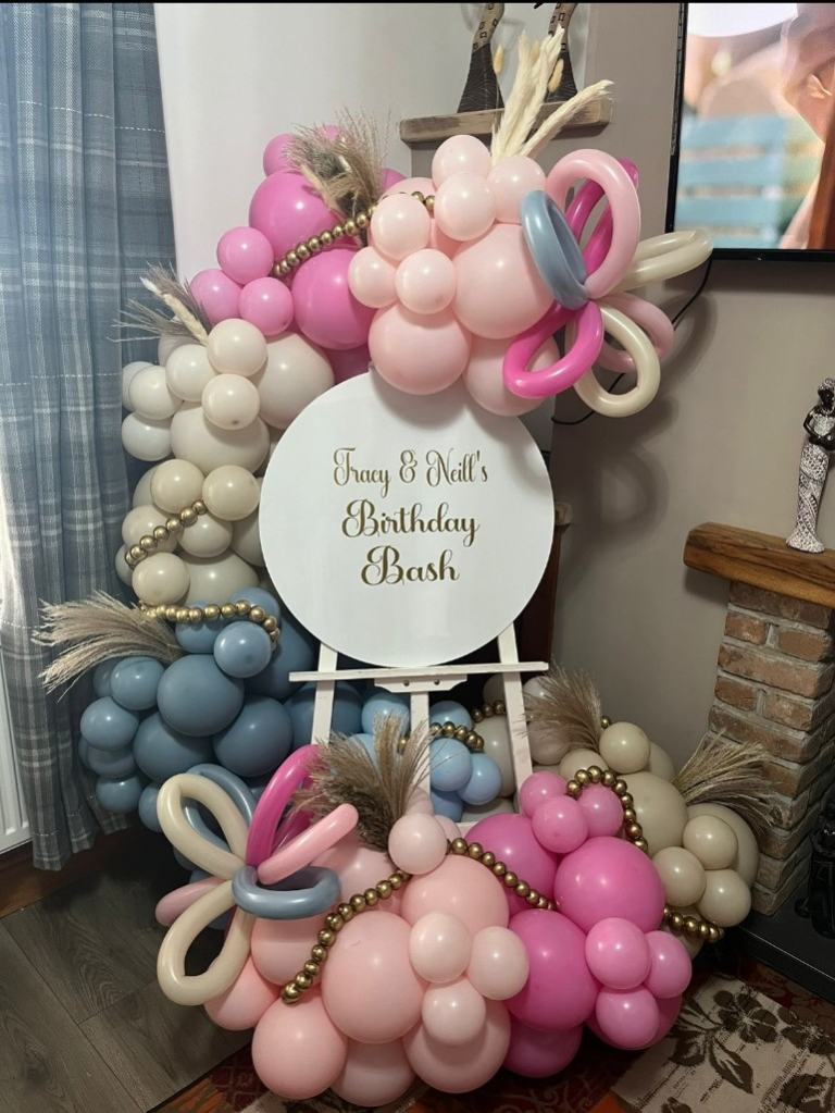 Easel and board balloon display