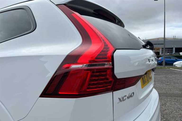 2020 Volvo XC60 2.0 T8 [390] Hybrid R DESIGN 5dr AWD Geartronic ESTATE PETROL/ELECTRIC Automatic
