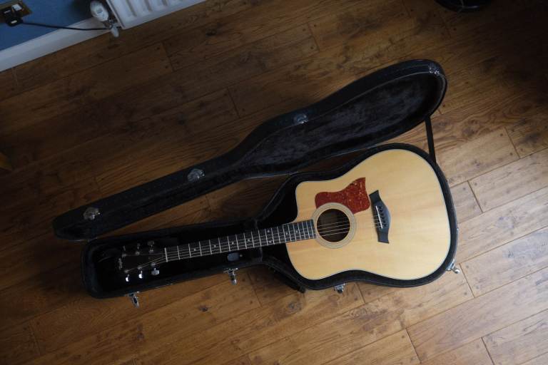 Taylor 210CE Acoustic Guitar 2012 Model - EXCELLENT Condition, With Hardcase